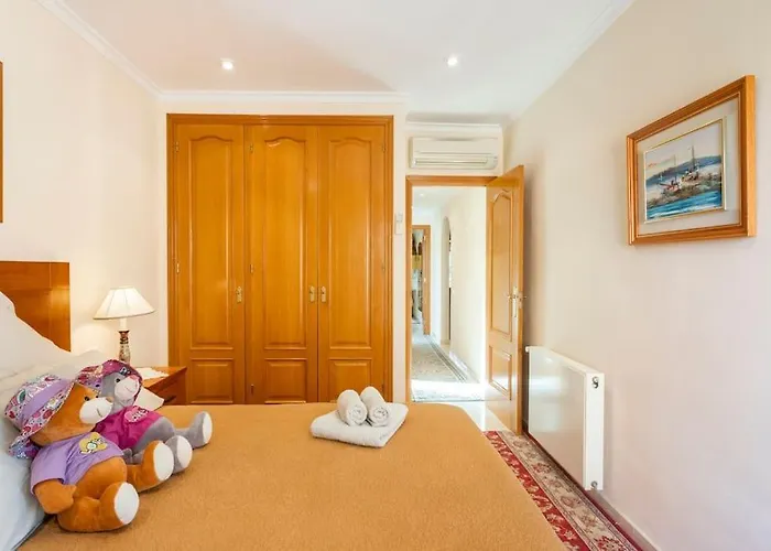 Piso Bonito Cerca De La Playa Con Piscina, Jardin, Gimnasio Y Garaje