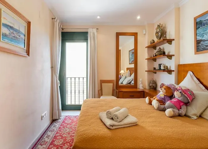 Piso Bonito Cerca De La Playa Con Piscina, Jardin, Gimnasio Y Garaje