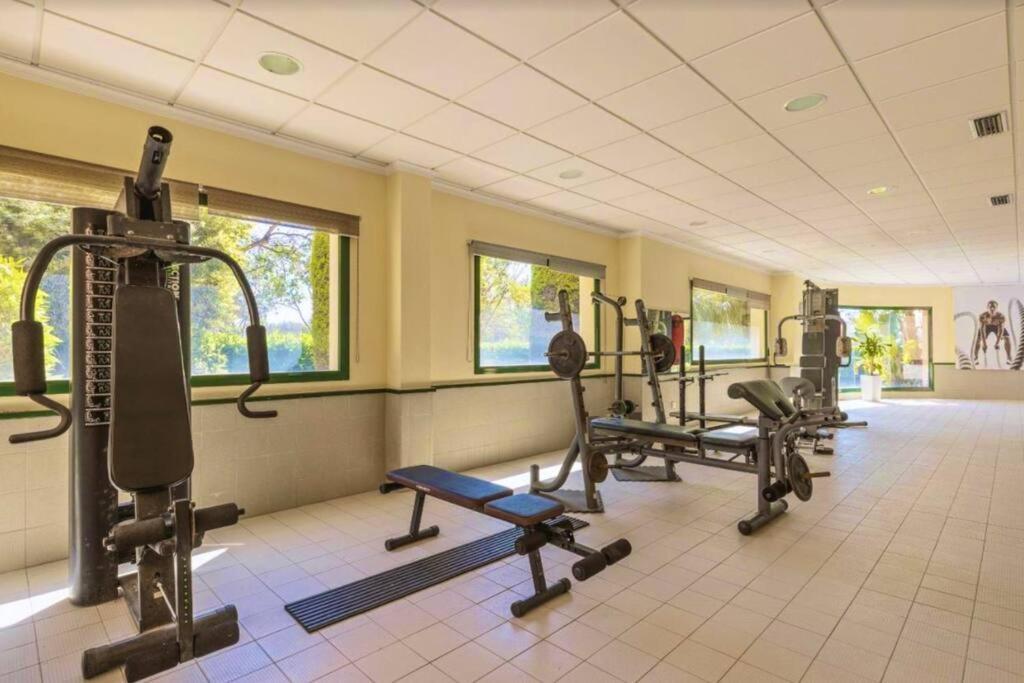 Piso Bonito Cerca De La Playa Con Piscina, Jardin, Gimnasio Y Garaje Apartment