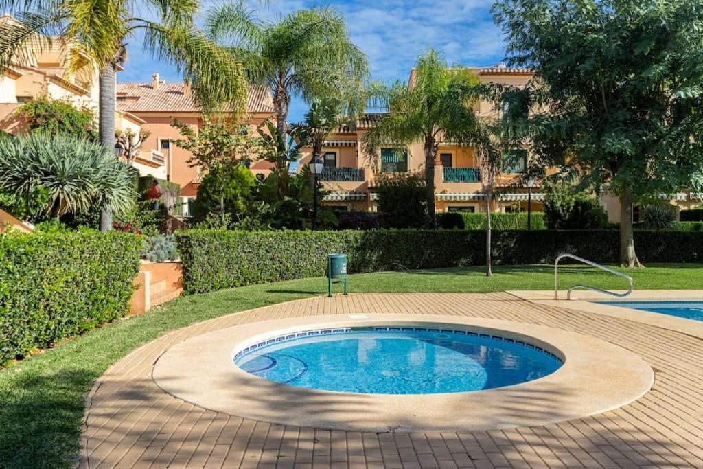 Piso Bonito Cerca De La Playa Con Piscina, Jardin, Gimnasio Y Garaje Apartment *
